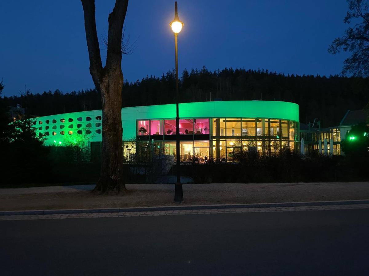 Fewo Roland Ranft Direkt Am Kurpark Barrierearm 60Qm Bad Elster Exteriér fotografie