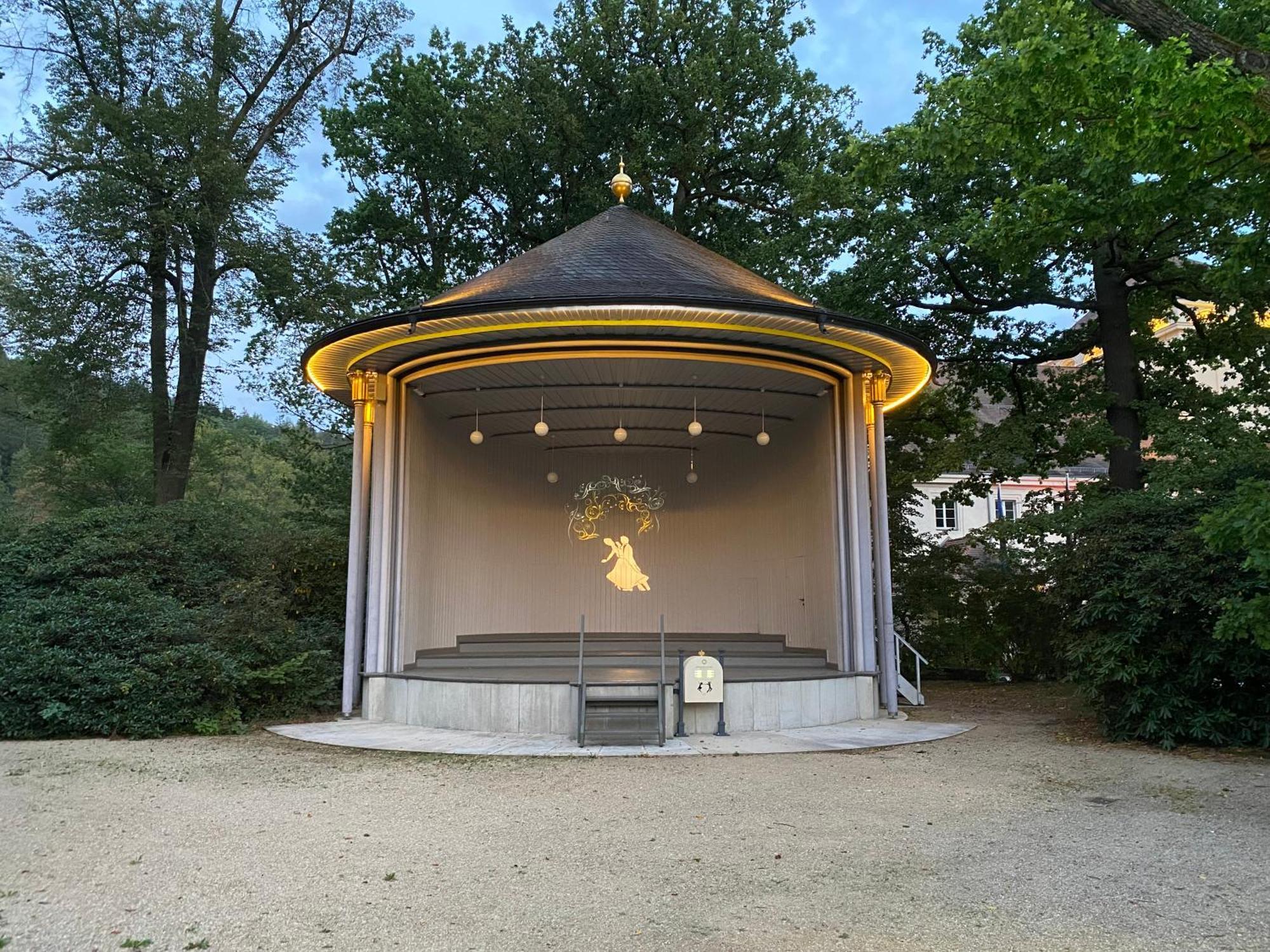 Fewo Roland Ranft Direkt Am Kurpark Barrierearm 60Qm Bad Elster Exteriér fotografie