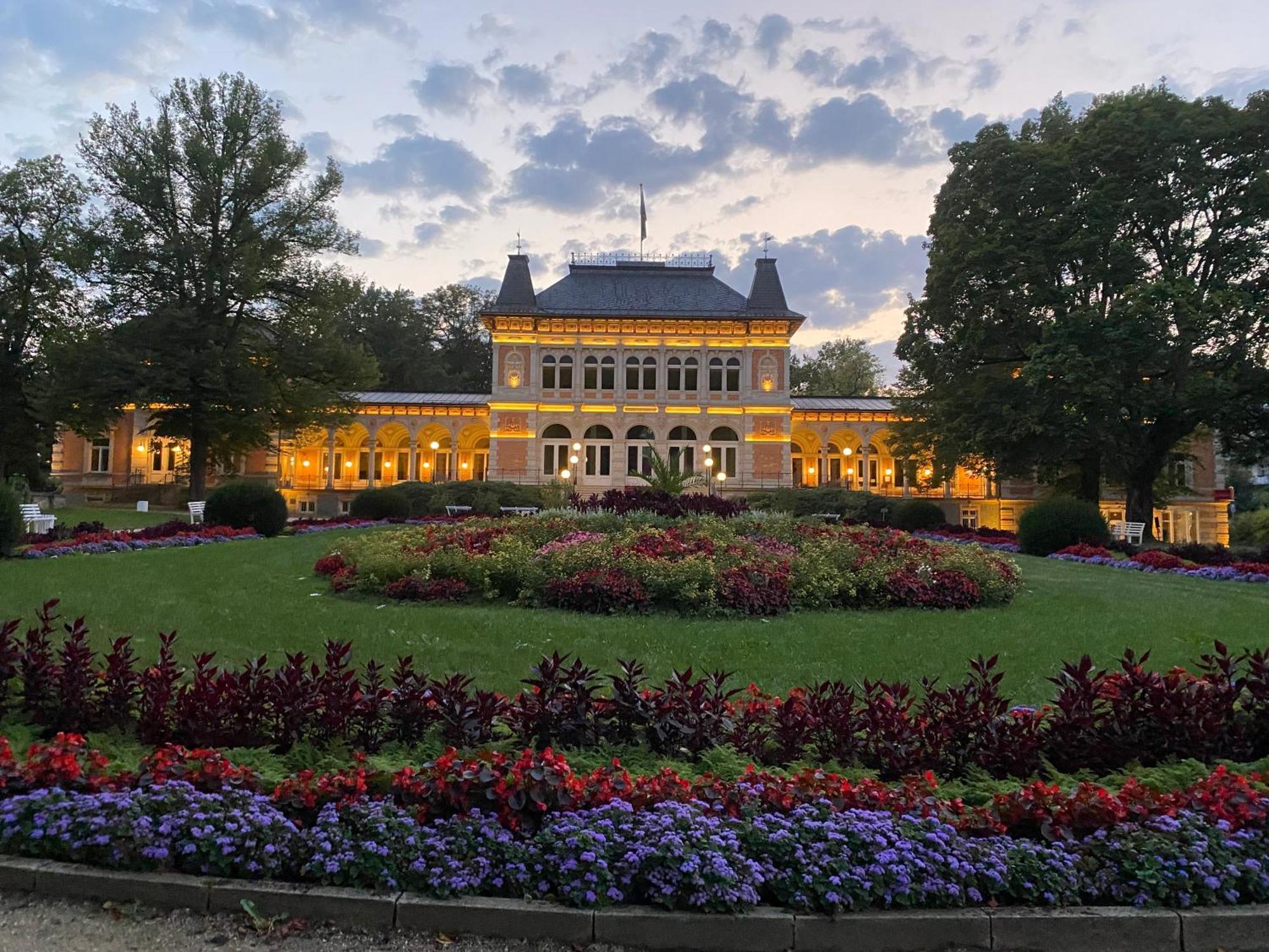 Fewo Roland Ranft Direkt Am Kurpark Barrierearm 60Qm Bad Elster Exteriér fotografie